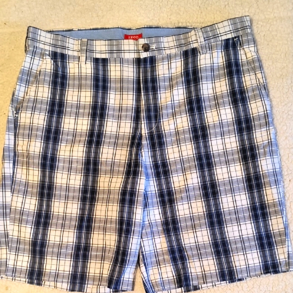 IZOD Men's Blue Plaid Shorts